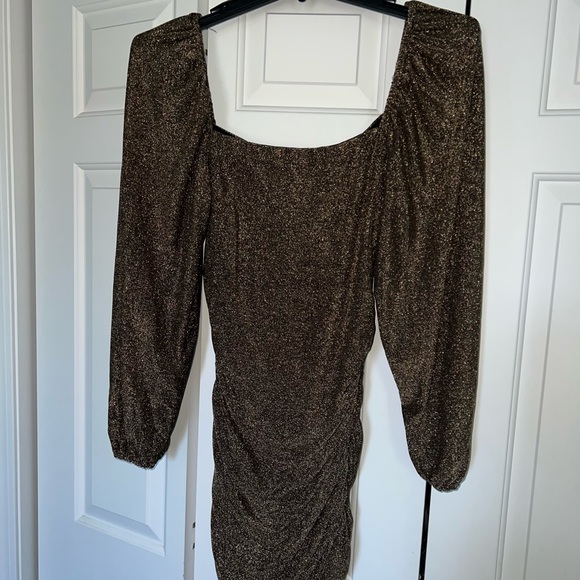 Longsleeve gold sparkly dress with cutout - Picture 3 of 5